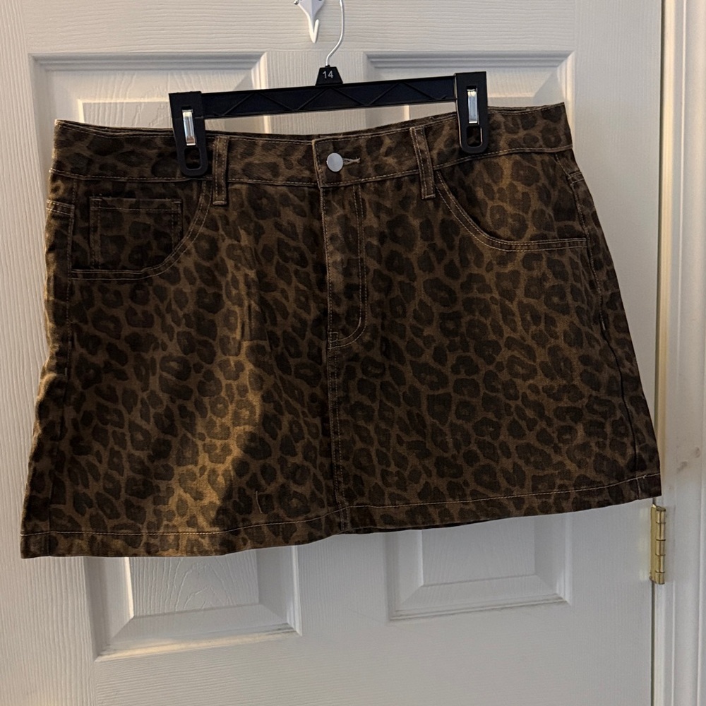 Leopard Print Mini Skirt - Picture 3 of 5